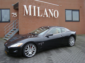 Bijzonder mooie Ferrari 360 Modena Spider, in zwart metaal, met beige lederen interieur.