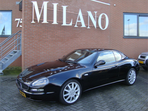 Bijzonder mooie Maserati 3200 GTA Automaat, in zwarte uitvoering, met bordeaux lederen interieur.